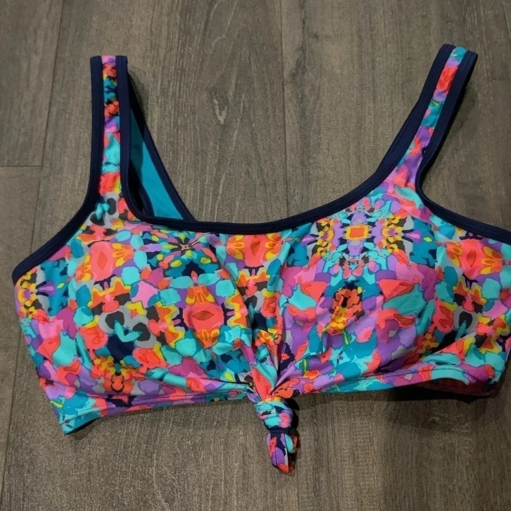 *NWOT* Coastal Blue Floral Bikini Top